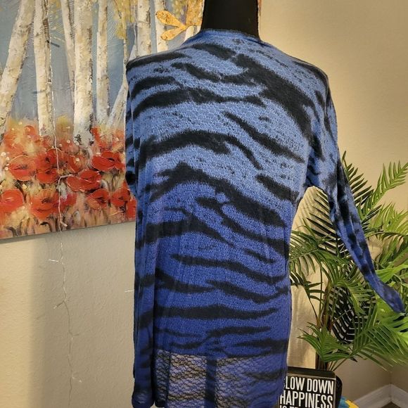 Generation LOVE TOP - Picture 3 of 5